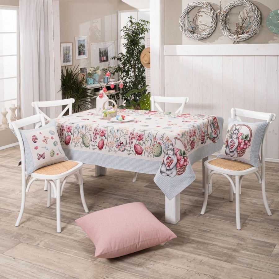 Fluffy tablecloth